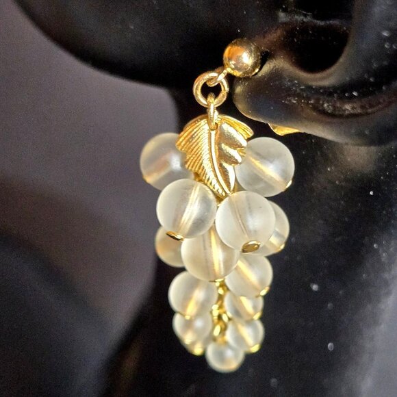 Grape Cluster Pierced Earrings Gold-Tone Leaves Drop Dangle Frosted Beads - Picture 1 of 6
